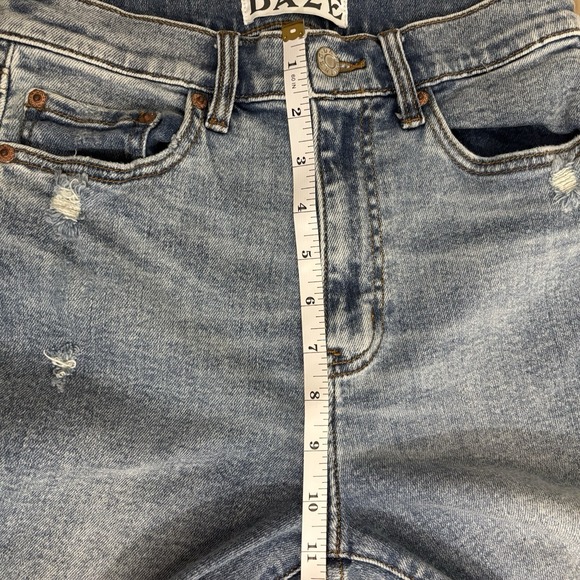 Daze Women's 27 Hug Jeans High Rise Cropped Boot Leg Distressed Raw Hem Stretch - Picture 6 of 10